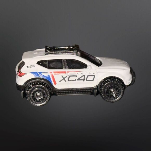 2022 Hot Wheels Volvo XC40 Recharge HW Green Speed White 1:64 - Picture 6 of 7
